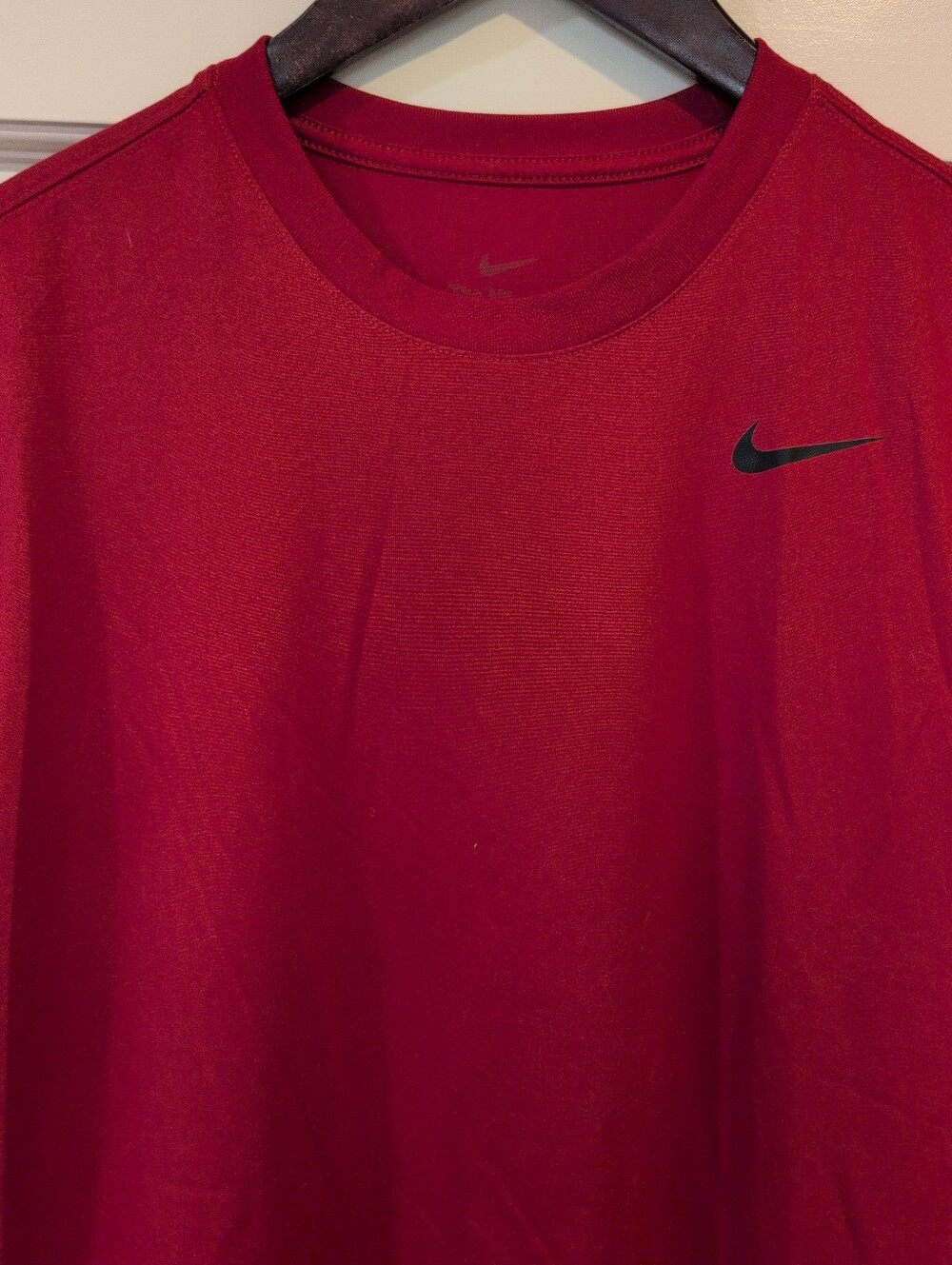 The Nike Tee Men’s Red Short-Sleeve Black Swoosh Front Graphic Medium Dri-Fit - Picture 6 of 7